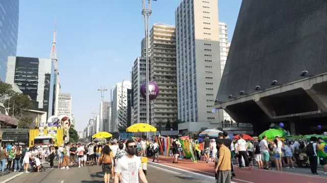 Pessoas reunidas em ato na Paulista em 13/09/2021