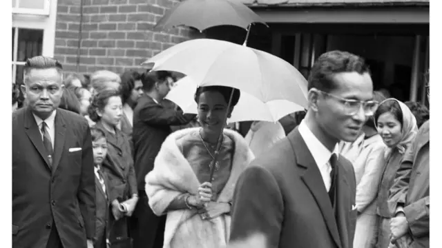 රාජ්‍ය පාලනයෙන් තායිලන්තය තුළ මහත් ගෞරවාදරයට පාත්‍රව සිටි එතුමන්ගේ පාලන කාලය තුළ හමුදා කුමන්ත්‍රණ රැසක් සිදුවිය.