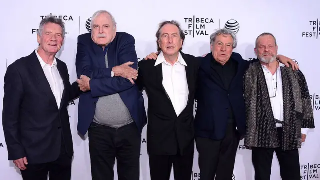 "Монти Пайтон" на кинофестивале "Трайбека" в Нью-Йорке. Слева направо: Майкл Пейлин, Джон Клиз, Эрик Айдл, Терри Джонс, Терри Гиллиам. 24 апреля 2015 г.
