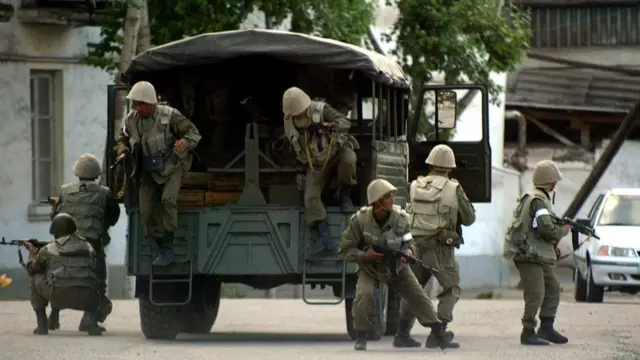 Əndicanda hərbçilər