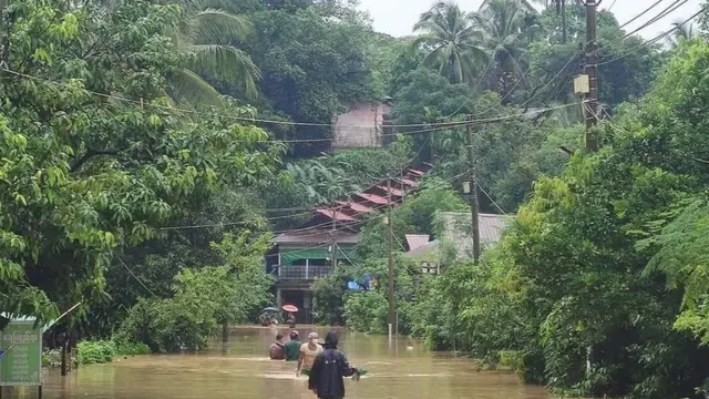 ကားအသွားအလာတွေကိုလည်း ယာယီရပ်နားထားရ
