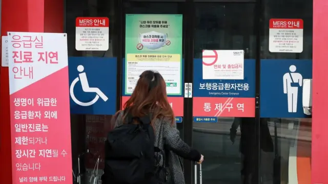 지난 14일 코로나19 확진 환자가 발생해 임시운영 중단에 들어간 서울대병원 응급실