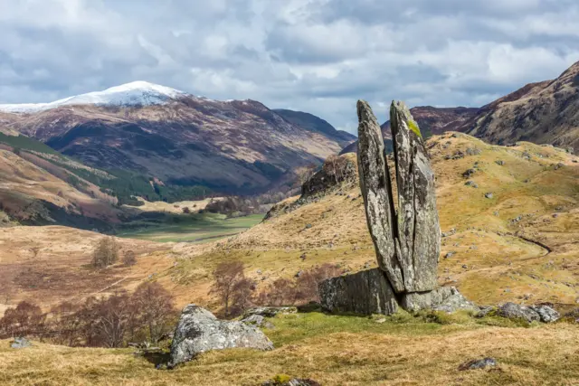 Долина и скала