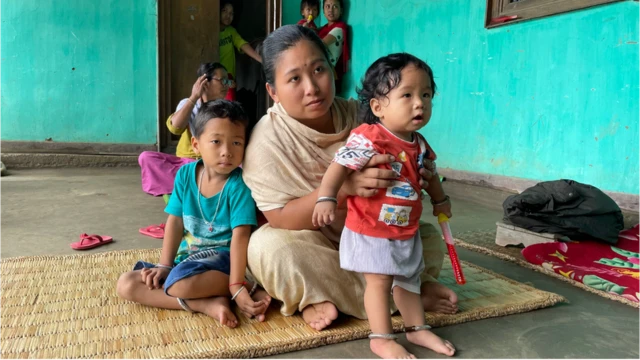 실비야는 어린 아들 닝투바(4)와 일곱 달 된 닝투렘바을 어떻게 먹여 살려야 할지 걱정한다