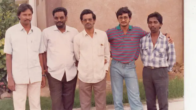 సినీ ప్రముఖులతో కీరవాణి (ఎడమ నుంచి రెండో వ్యక్తి) 