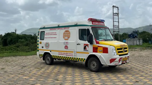 समृद्धी महामार्गावरील रुग्णवाहिका