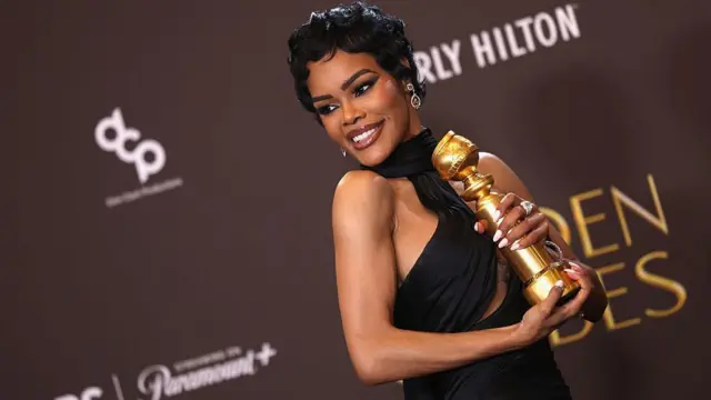 Teyana Taylor, ganadora del premio a la Mejor Actuación de una Actriz de Reparto en cualquier película por "Una Batalla Tras Otra", posa en la sala de prensa durante la 83ª entrega anual de los Globos de Oro en The Beverly Hilton el 11 de enero de 2026 en Beverly Hills, California. (Foto de John Shearer/WireImage)