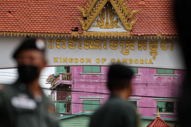 Gerbang Internasional Doung di provinsi Battambang dilihat dari sisi Thailand.