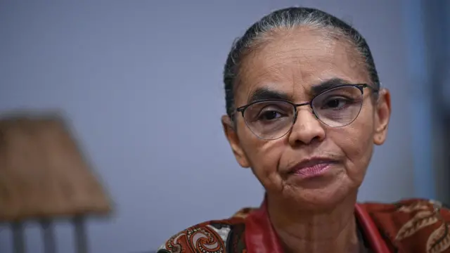 Marina Silva com olhar fechado durante entrevistajogar dominó onlinesala