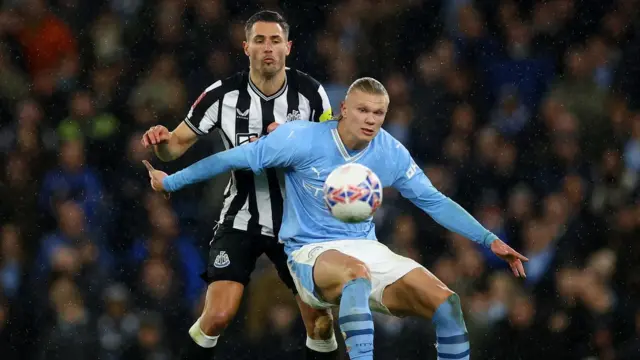 مهاجم مانشستر سيتي إيرلينغ هالاند خلال مواجهة سابقة