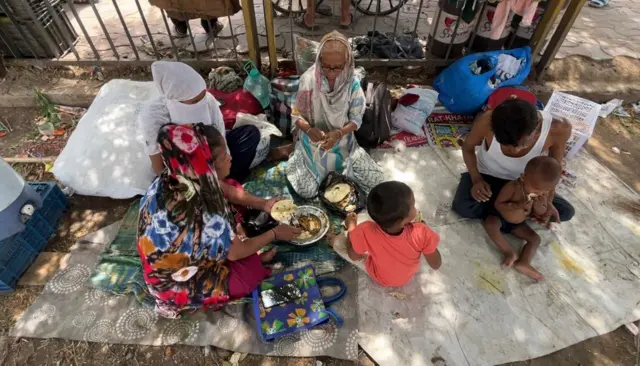 ચંડોળા તળાવ ડિમૉલિશન, ત્યાં કેવી પરિસ્થિતિ, બાંગ્લાદેશી વસાહતીઓ, ઑપરેશન સિંદૂર, ચંડોળા તળાવ બ્યૂટિફિકેશન અને ઊંડું કરવાની કામગીરી, ચંડોળા તળાવમાં ઘર ગુમાવનારને નવું ઘર કેવી રીતે મળશે, બીબીસી ગુજરાતી