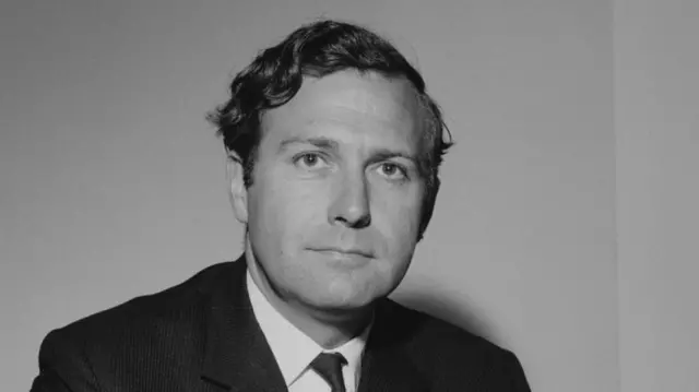 গুপ্তচর হিসাবে কাজ করার অভিযোগ অস্বীকার করলেও এই বিষয়টা জন স্টোনহাউসের রাজনৈতিক ভাবমূর্তিতে প্রভাব ফেলেছিল।