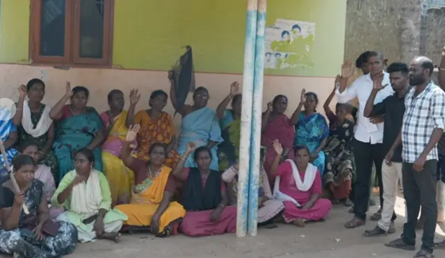 திருவள்ளூர், கரடிபுத்தூர், தமிழ்நாடு செய்திகள், மண் குவாரி, கிராவல் மண், மேய்க்கால் புறம் போக்கு, பட்டா கேட்டு போராட்டம், பொதுமக்கள் போராட்டம் 