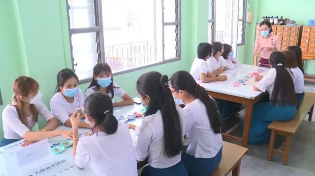 တက္ကသိုလ်၊ ကောလိပ်