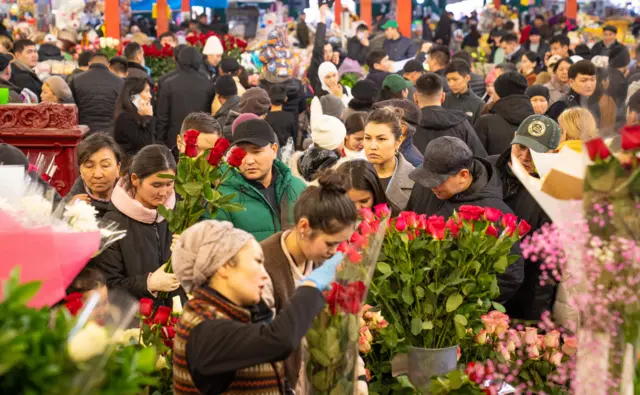 Гүлдөн гүл тандагандар...