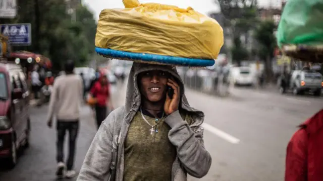 እንጀራ የተሸከመ ሰው