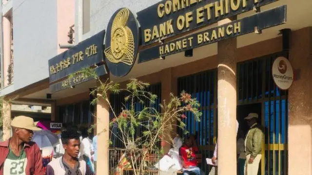 ሰባት ኣብ ኣፍደገ ባንኪ መስርዕ ሒዞም