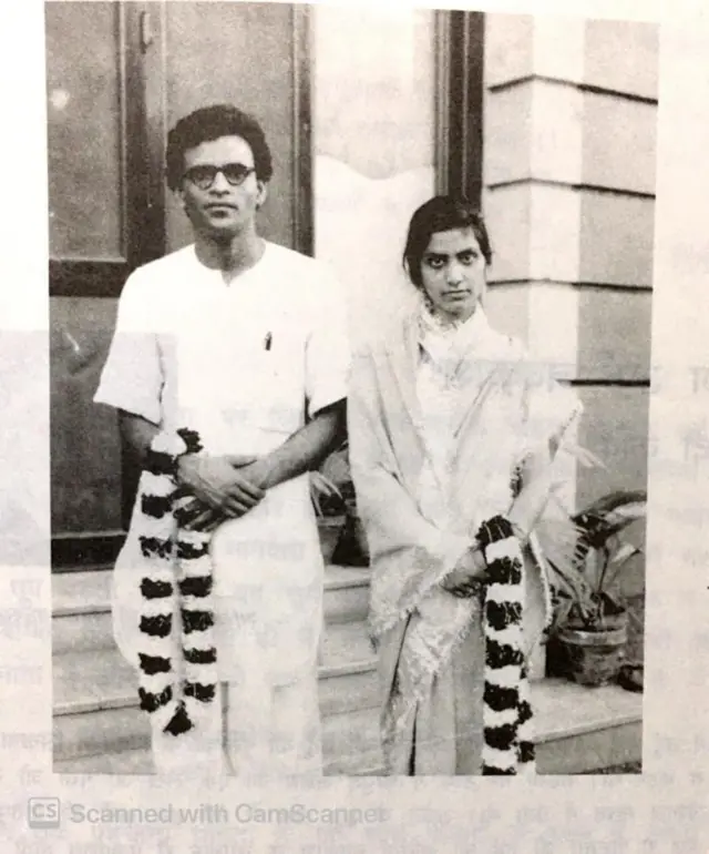 शेर जंग यांनी 1938 मध्ये निर्मला यांच्याशी लग्न केलं.