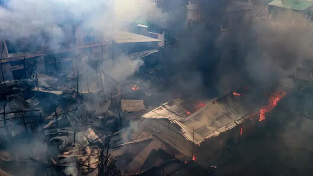 २०२३ मध्ये मणिपूरमध्ये घडलेल्या हिंसाचारतली दृष्यं.