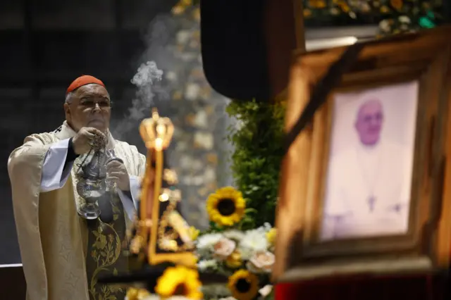 O arcebispo do Rio de Janeiro, Cardeal Dom Orani João Tempesta, celebra missa em homenagem ao Papa Francisco na Catedral Metropolitana
