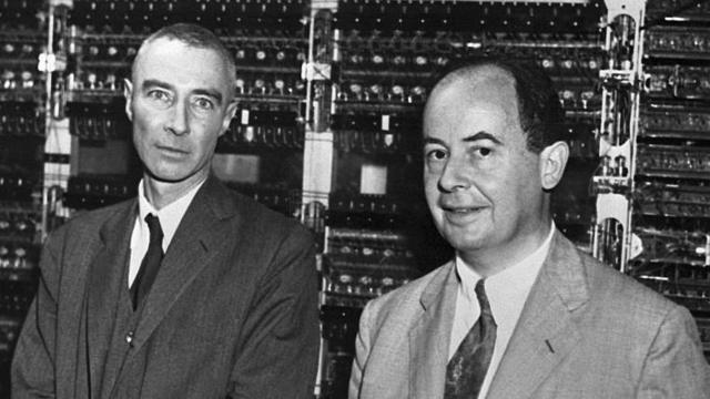 Benjamín Labatut  Einstein es el padre, Turing es el hijo, pero John von  Neumann es el espíritu santo: quién era el genio olvidado del siglo XX -  BBC News Mundo