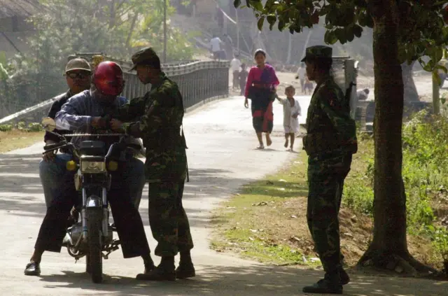 সেনাবাহিনী 