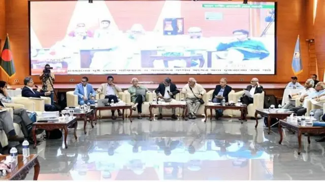 রাজনৈতিক দলগুলোর সঙ্গে বৈঠক করছে জাতীয় ঐকমত্য কমিশন 