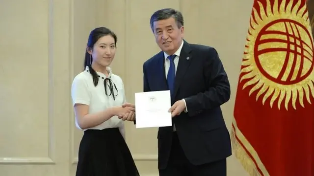 Ат-Башынын "алтын сертификатты" багындырган кызы Айназик Коногалиева.