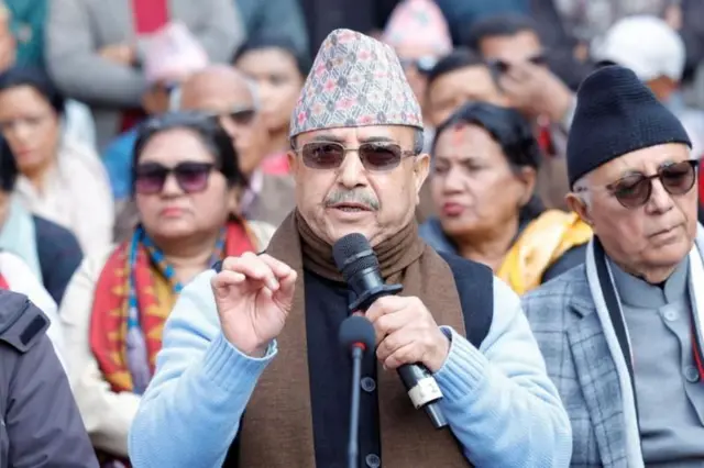 नेपाली कांग्रेसको असन्तुष्ट समूहको नेतृत्व गरिरहेका नेता पूर्ण बहादुर खड्का पार्टीको बैठकमा सम्बोधन गर्दै