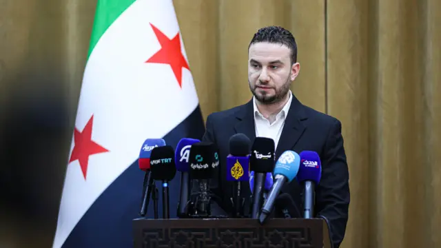 المتحدث باسم وزارة الداخلية نور الدين البابا في مؤتمر صحفي.