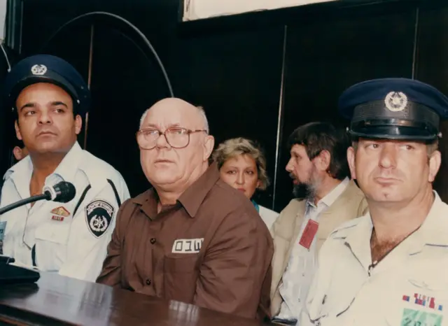 1988 йилда Огайода яшаб келаётган Иван Демянюк Исроилга топширилди.