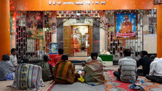 ঢাকার একটি মন্দিরে সান্ধ্য প্রার্থণা 