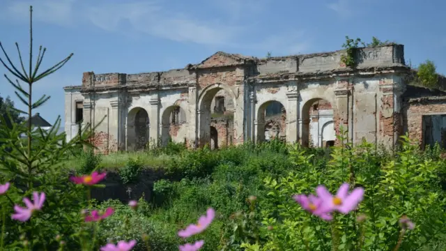 Аркада парадного двору палацу