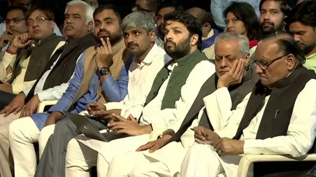 सेमिनार में लोग