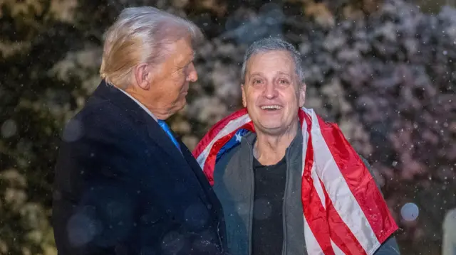 ডোনাল্ড ট্রাম্প ও আমেরিকান শিক্ষক মার্ক ফোগেল