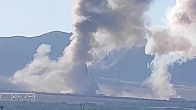 இரானில் உள்ள முழுமையடையாத அராக் கனநீர் உலை மீது இஸ்ரேல் தாக்குதல் நடத்திய காட்சிகளை இரானிய அரசு ஊடகம் வெளியிட்டது