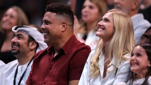 رونالدو، اسطوره فوتبال برزیل، این بازی را از نزدیک تماشا کرد