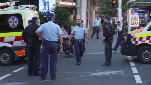 Police pipo for di scene of Sydney shooting