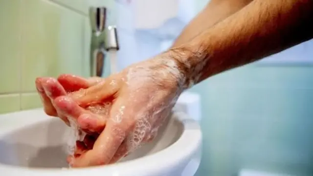 Kuosha mikono ndio njia moja ya kuzuia maambukizi