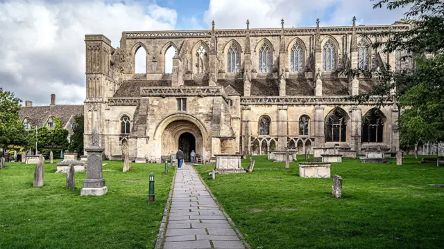 Абатство Малмсбері XII століття, де похований король Етельстан, розташоване на місці однієї з найдавніших християнських громад Англії