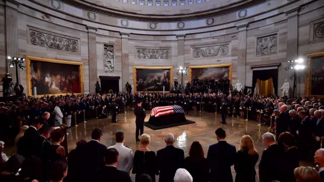 Lễ quốc tang dành cho Thượng nghị sĩ John McCain hôm 31/8. Đây là vinh dự chỉ dành cho khoảng 30 người chưa từng giữ chức Tổng thống Hoa Kỳ trong suốt 166 năm qua.