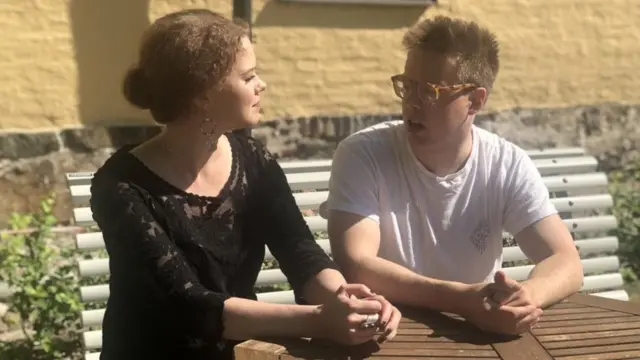 कैसा होता है विश्व के 'सबसे ख़ुशनुमा देश' में अवसादग्रस्त होना ?