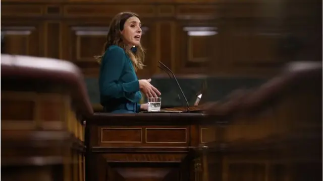 Igualdade da Espanha discursandopúlpito