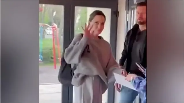 电影明星安吉丽娜·朱莉（Angelina Jolie）正在乌克兰访问