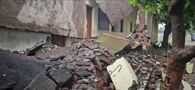 अतिवृष्टीचा फटका धाराशिव जिल्ह्यातील शाळांना