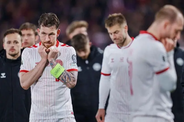 Pierre-Emile-Hoejbjerg oo u dhashay dalka Denmark ayaa murugo la soo deristay ka dib markii wadankiisa uu ku guuldareystay inuu u soo baxo Koobka Adduunka ka dib markii uu Talaadadii la ciyaaray Czech Republic.