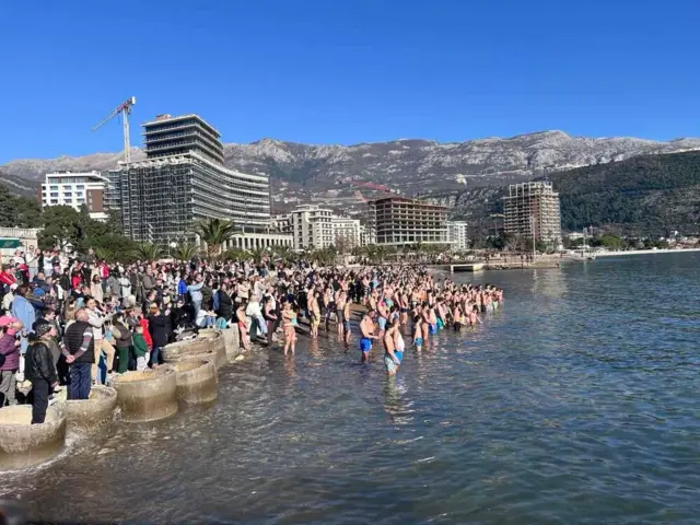 пливање за часни крст у Будви