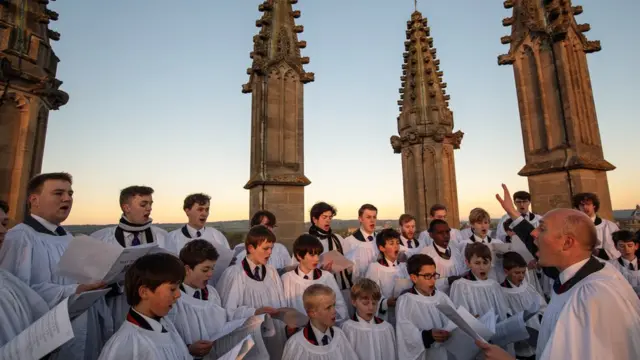 ስርዓት ኣከዳድና ሃይማኖታዊ ኣመንቲ