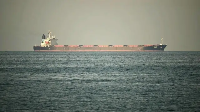 होर्मुज़ जलडमरूमध्यम में एक जहाज़