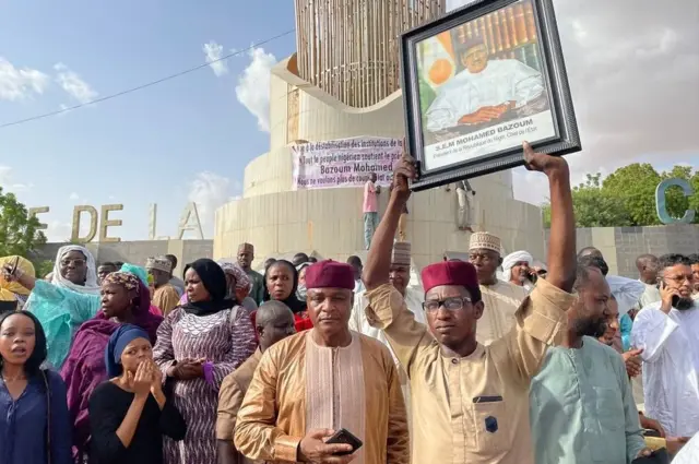 Supporters of President Bazoum, 26 Jul 23